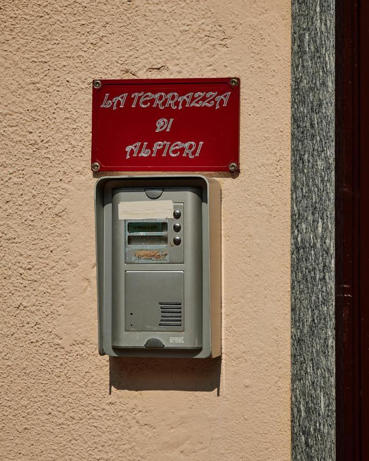 Terrazza Di Alfieri - Alloggio Con Terrazza Privata Nel Centro Di Asti Exterior foto